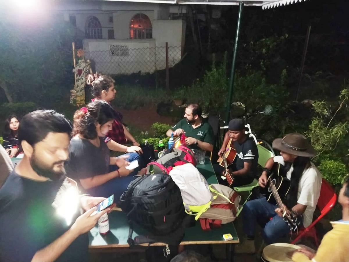 Gibbon Backpackers Hostel Guwahati Ngoại thất bức ảnh