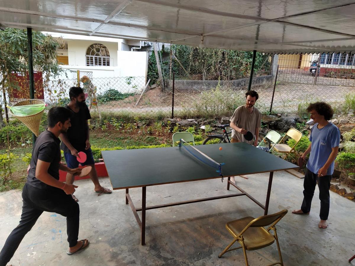 Gibbon Backpackers Hostel Guwahati Ngoại thất bức ảnh